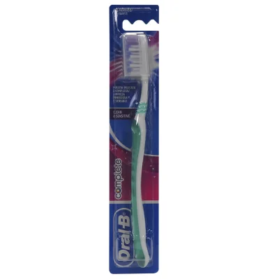 Oral B toothbrush 1 u. Complete clean & sensitive soft.