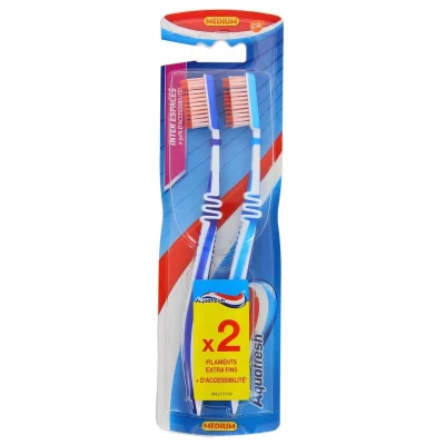 AQUAFRESH Interespace Medium Toothbrush X2