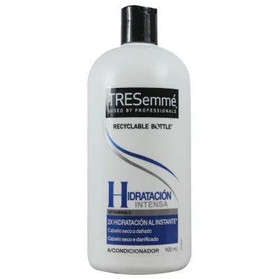 Tresemmé conditioner 900 ml. Intense hydration.